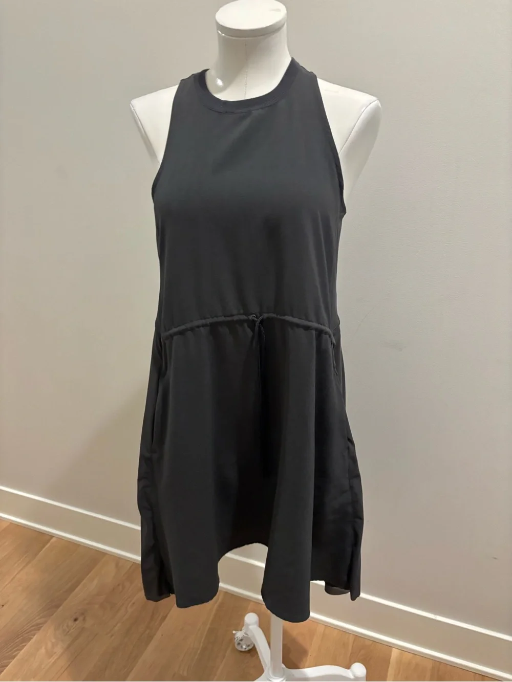 Lululemon Mesh Overlay High-Neck Dress ~ Sz 8 ~ Graphite Gray
